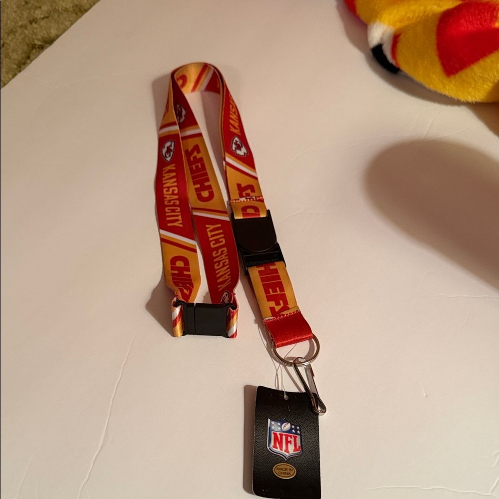 Kansas City Chiefs Red & Gold Fleece Throw Blanket + Fan Gear - Picture 4 of 15